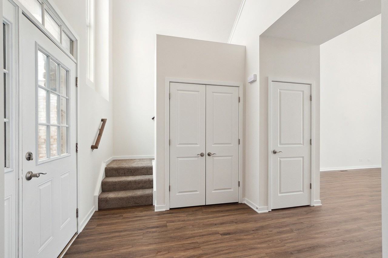 28 Olympus Dr - Photo 2 of 22