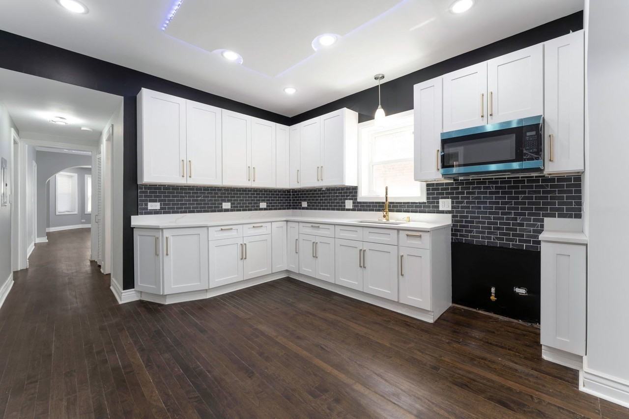 1414 S 58th Ave #2 - Photo 4 of 11