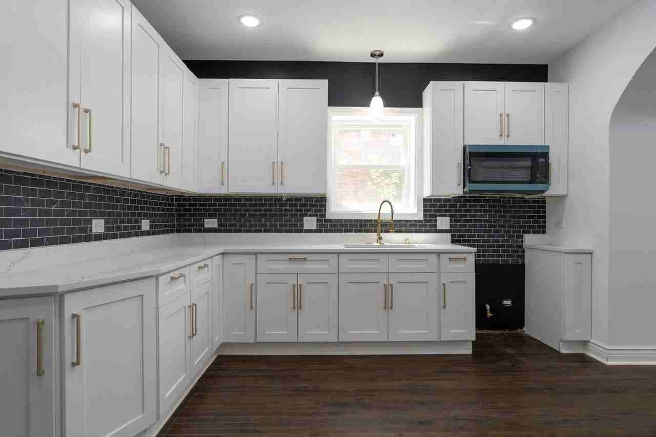 1414 S 58th Ave #2 - Photo 5 of 11