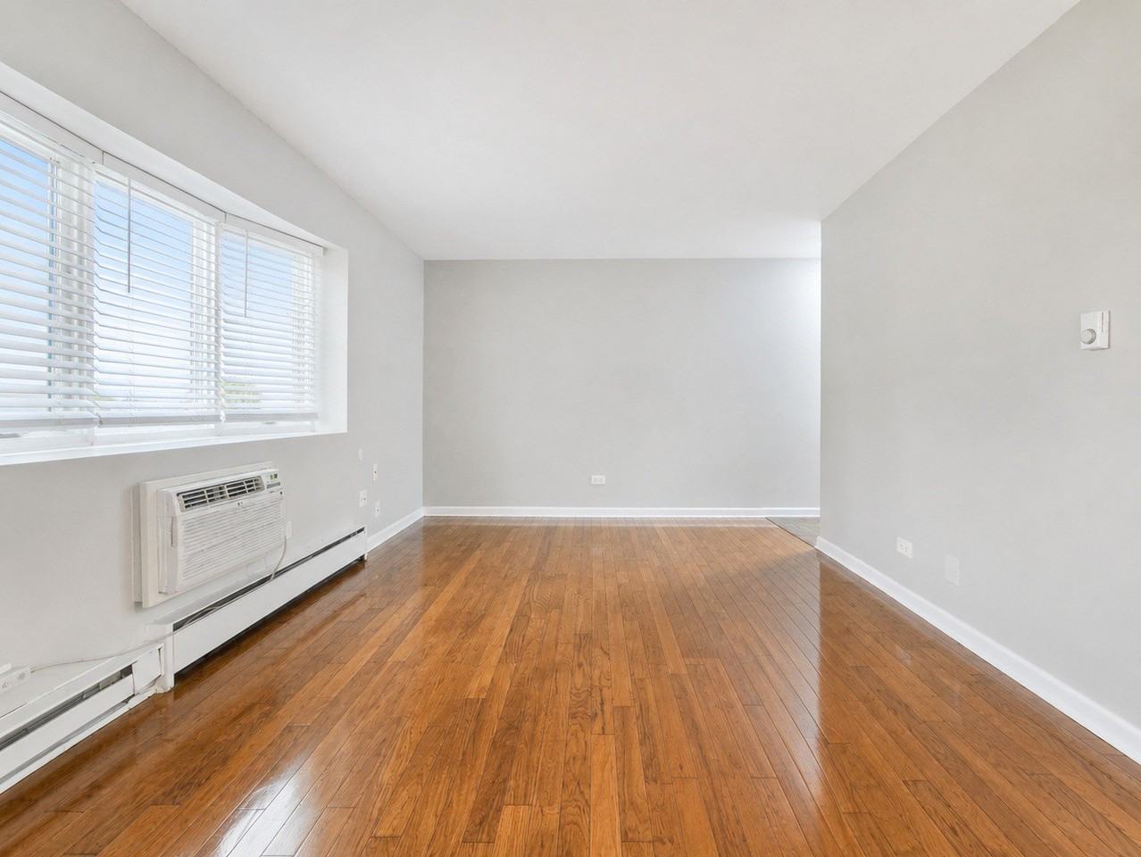 5920 N Kenmore Ave #202 - Photo 5 of 20