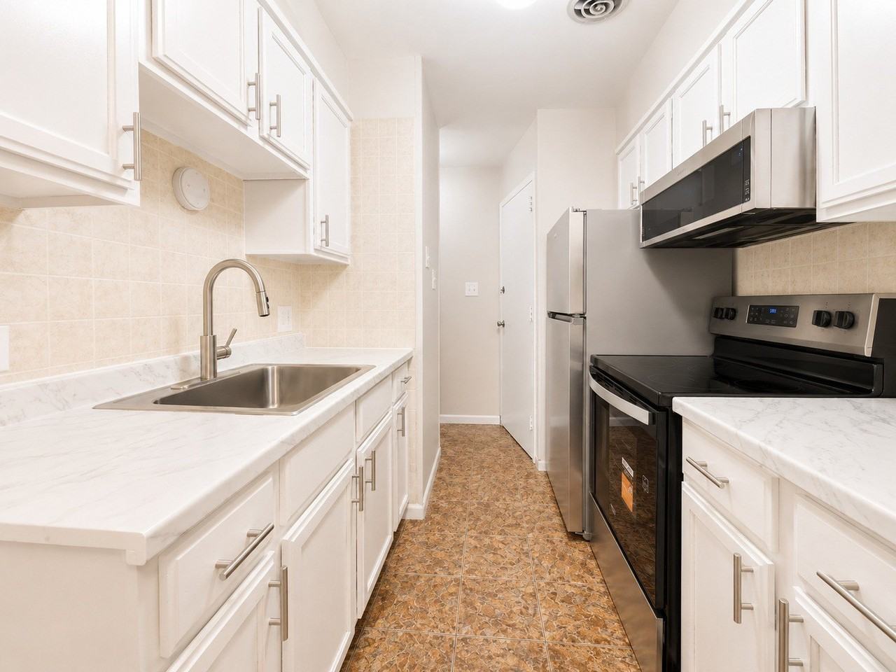 5920 N Kenmore Ave #202 - Photo 6 of 20