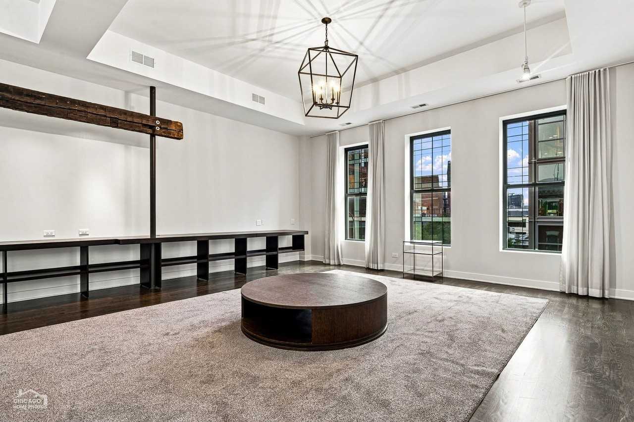 114 N Aberdeen St #3 - Photo 3 of 27
