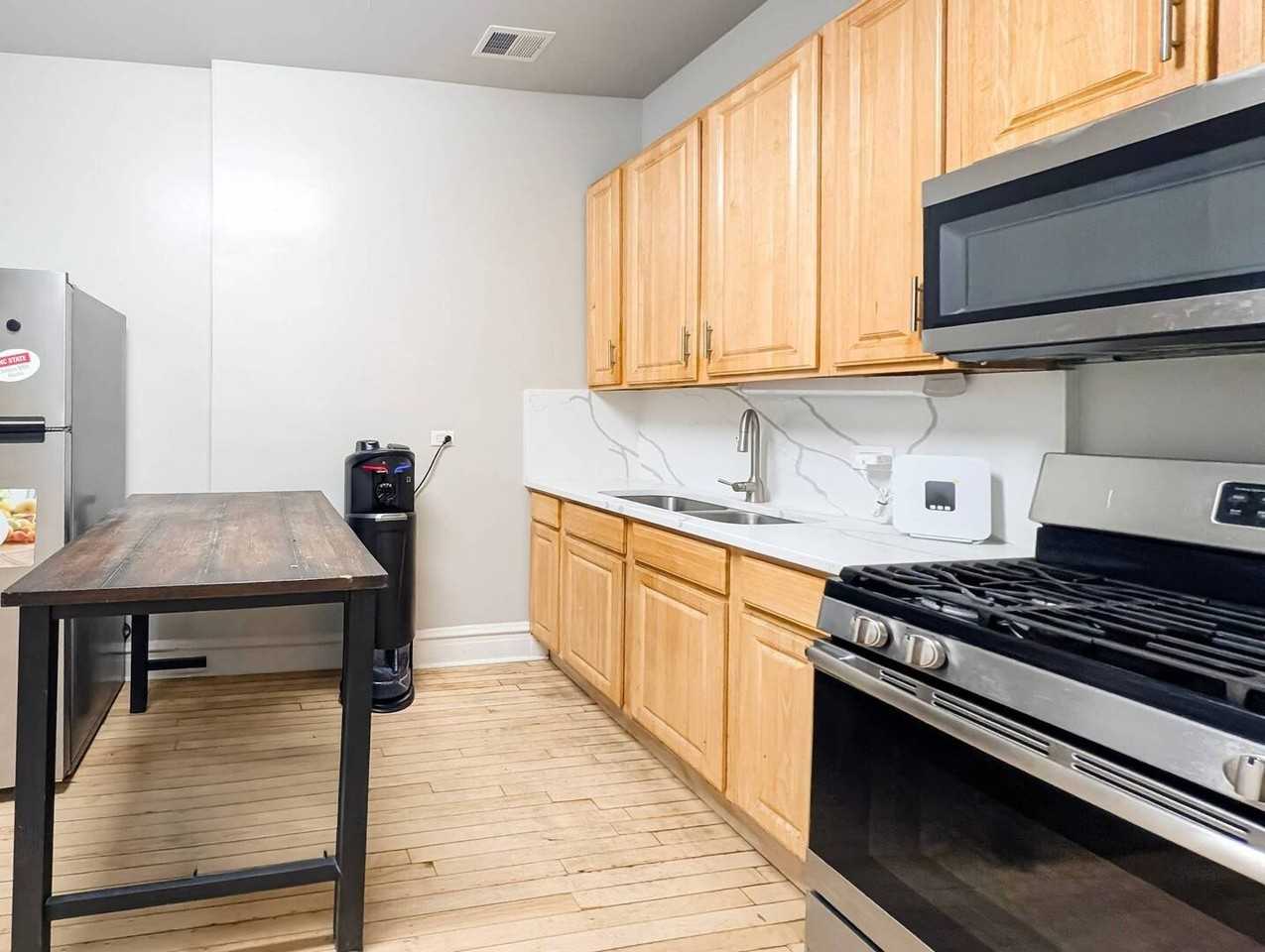 2838 W Roosevelt Rd #2R - Photo 2 of 16
