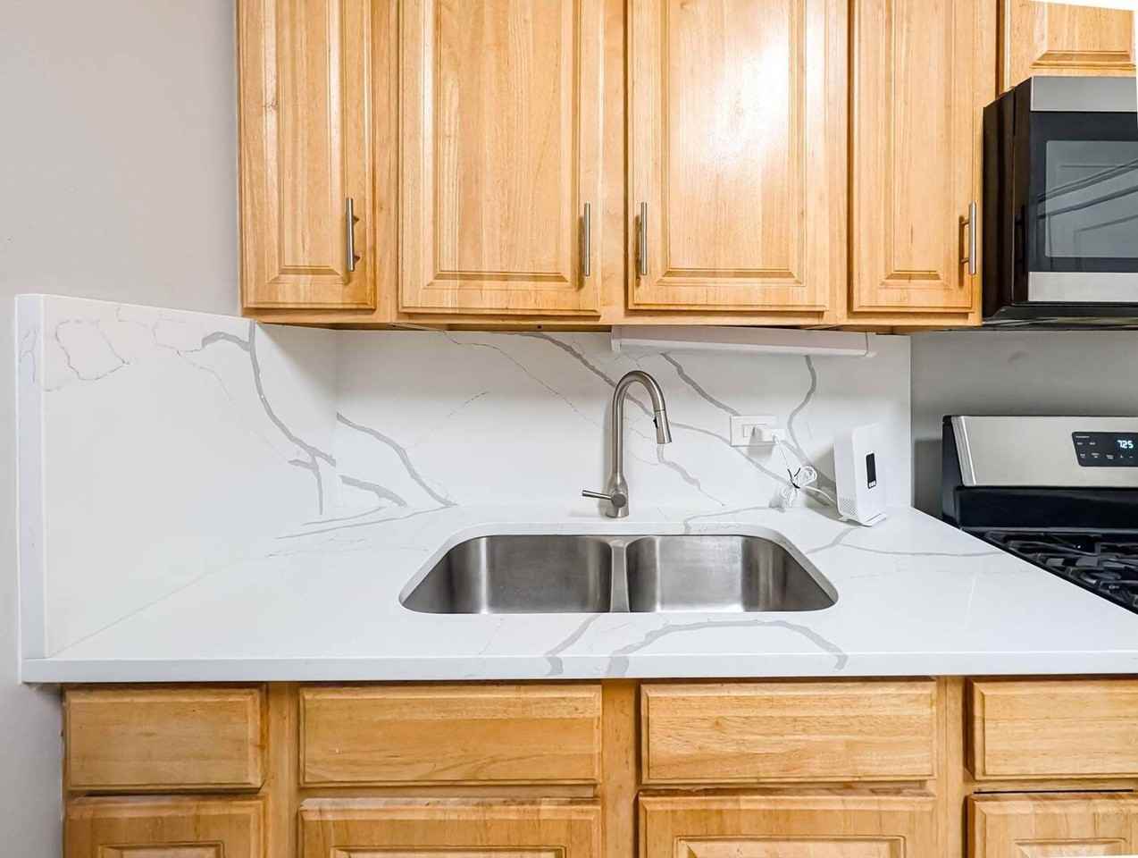 2838 W Roosevelt Rd #2R - Photo 4 of 16