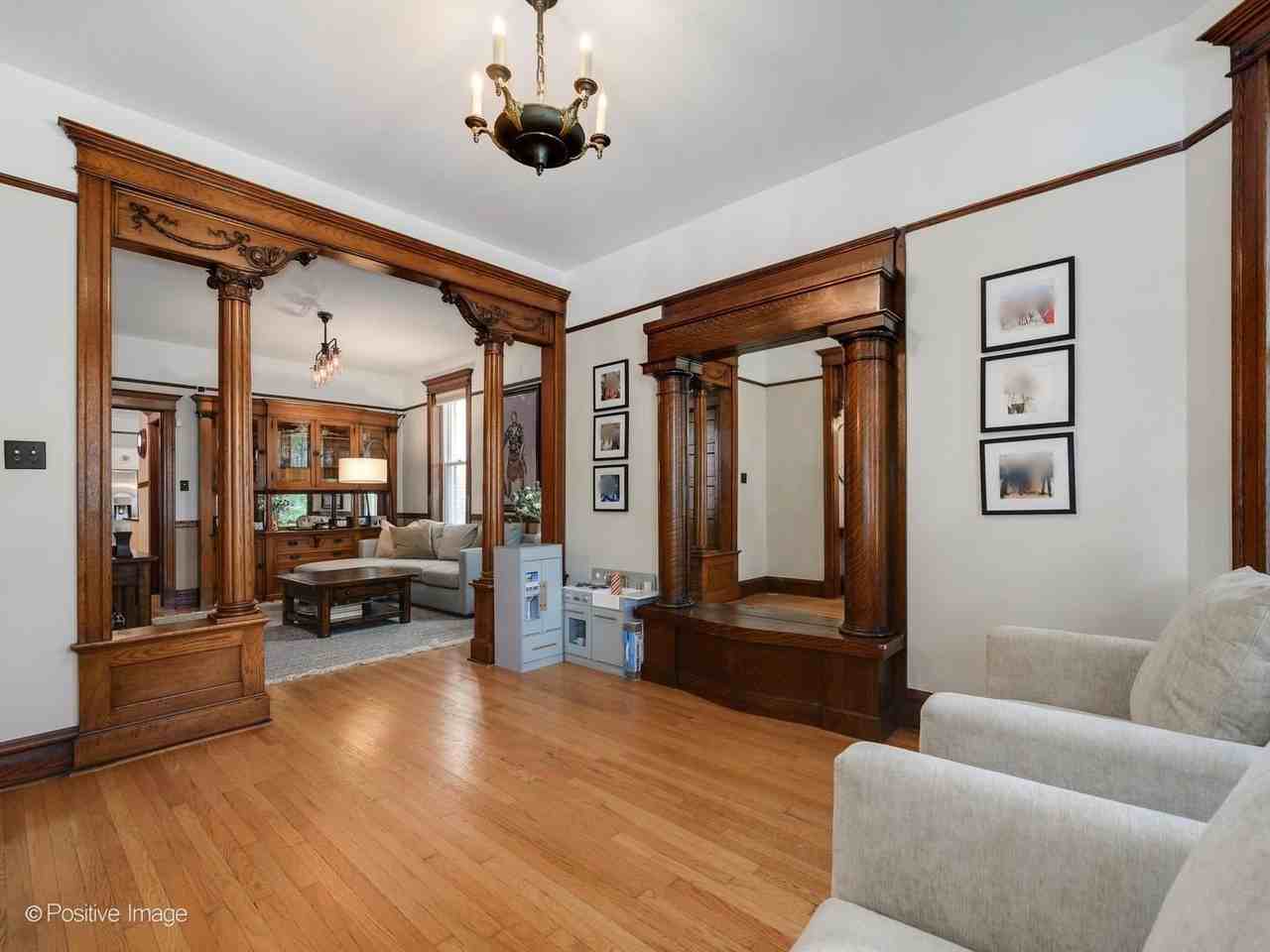 2335 W Walton St - Photo 4 of 26