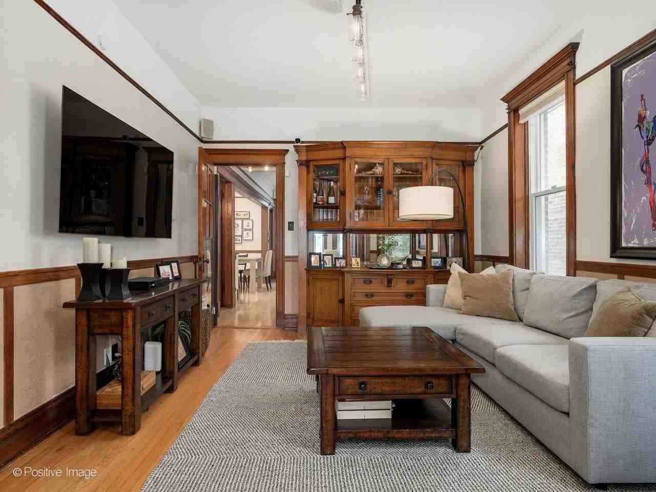 2335 W Walton St - Photo 5 of 26