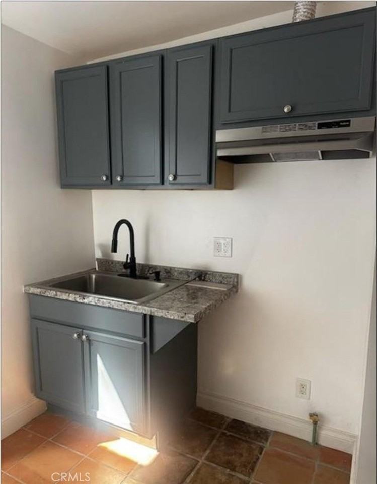 311 N Dwight Ave - Photo 2 of 4