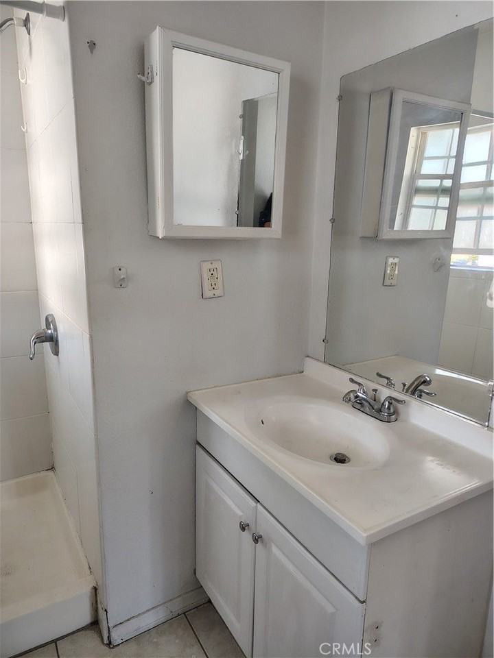 437 W 17th St #8 - Photo 5 of 8