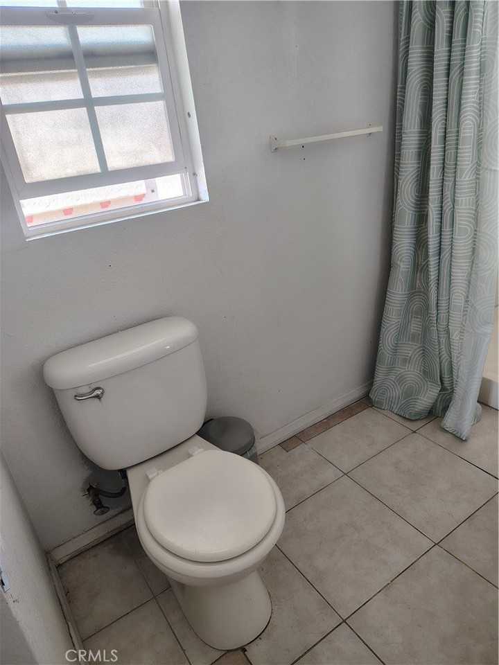 437 W 17th St #8 - Photo 7 of 8