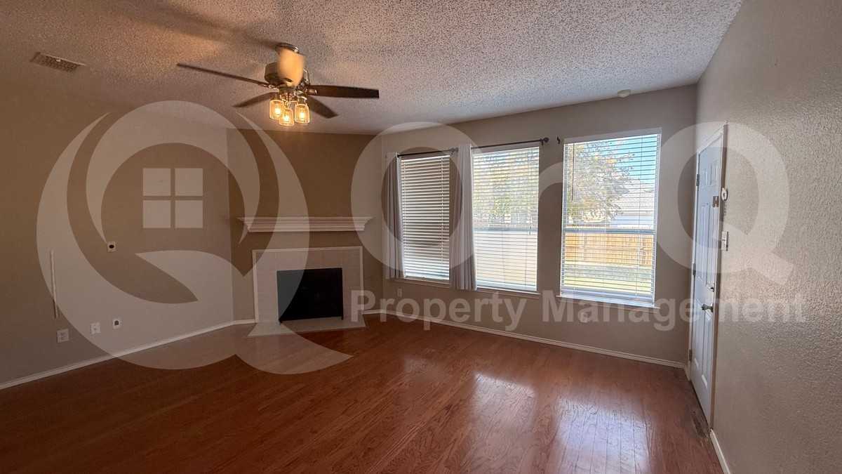 1433 Winterwood Dr - Photo 3 of 27