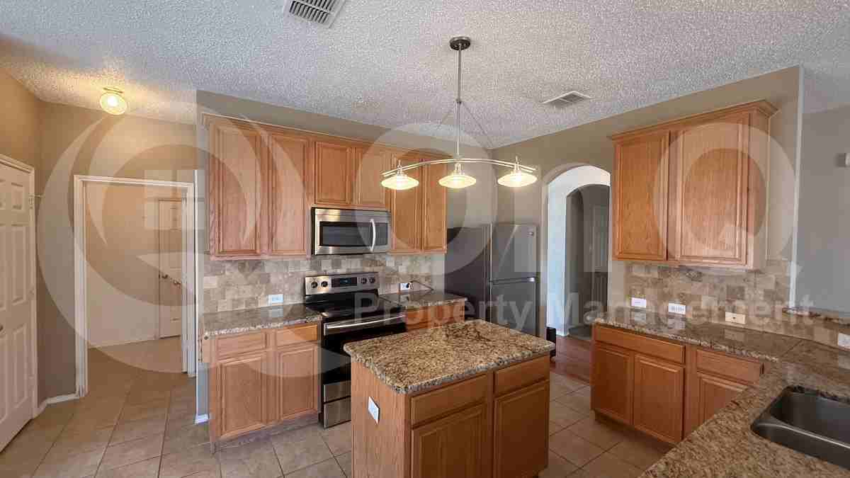 1433 Winterwood Dr - Photo 6 of 27