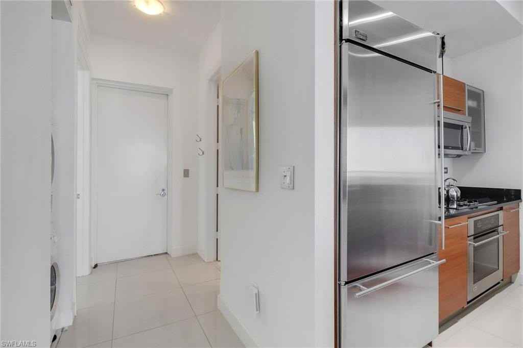 3000 Oasis Grand Blvd #MPH6 - Photo 7 of 44
