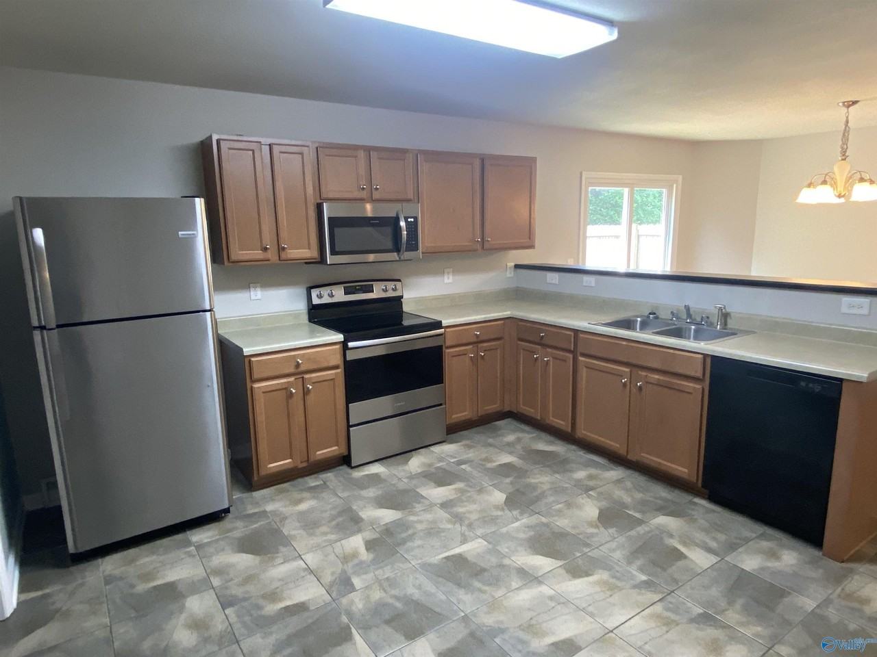 208 Whitestone Dr Ne - Photo 4 of 13