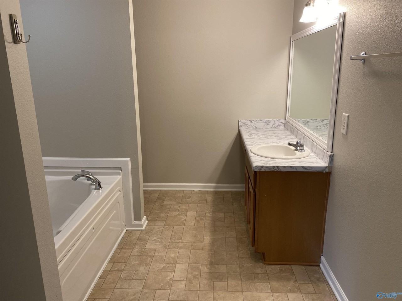 208 Whitestone Dr Ne - Photo 7 of 13