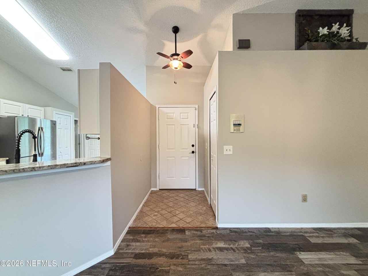 1270 Tahoe Ct - Photo 3 of 26