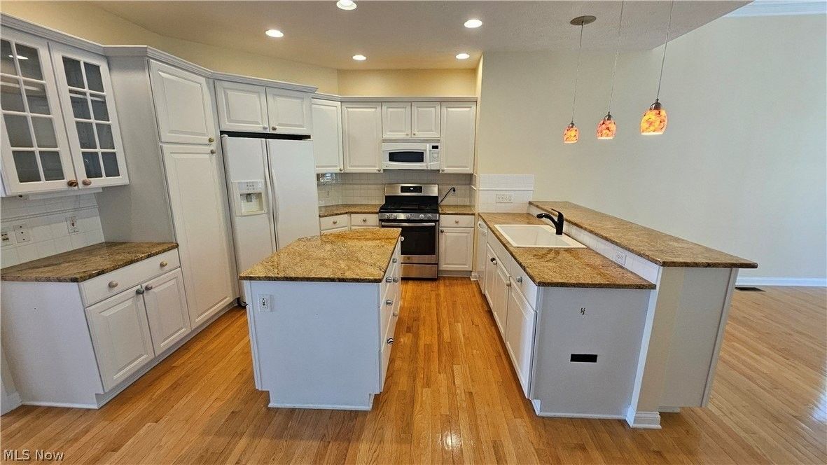 7235 Dursley Ct - Photo 4 of 36