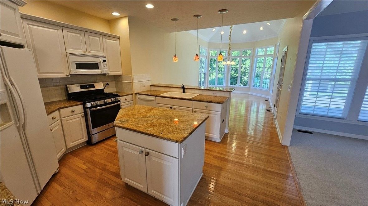 7235 Dursley Ct - Photo 6 of 36