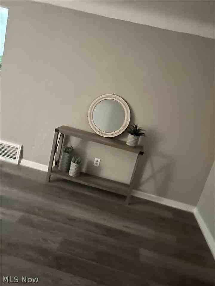 9725 S Highland Ave - Photo 4 of 38