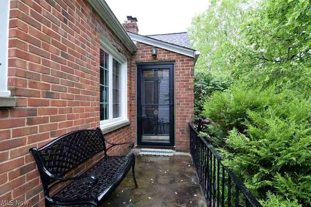 2658 Canterbury Rd - Photo 2 of 31