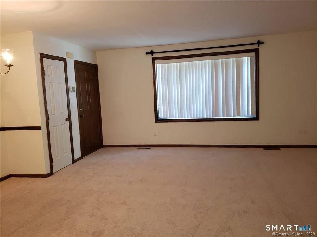 375 Glendale Ave - Photo 3 of 7