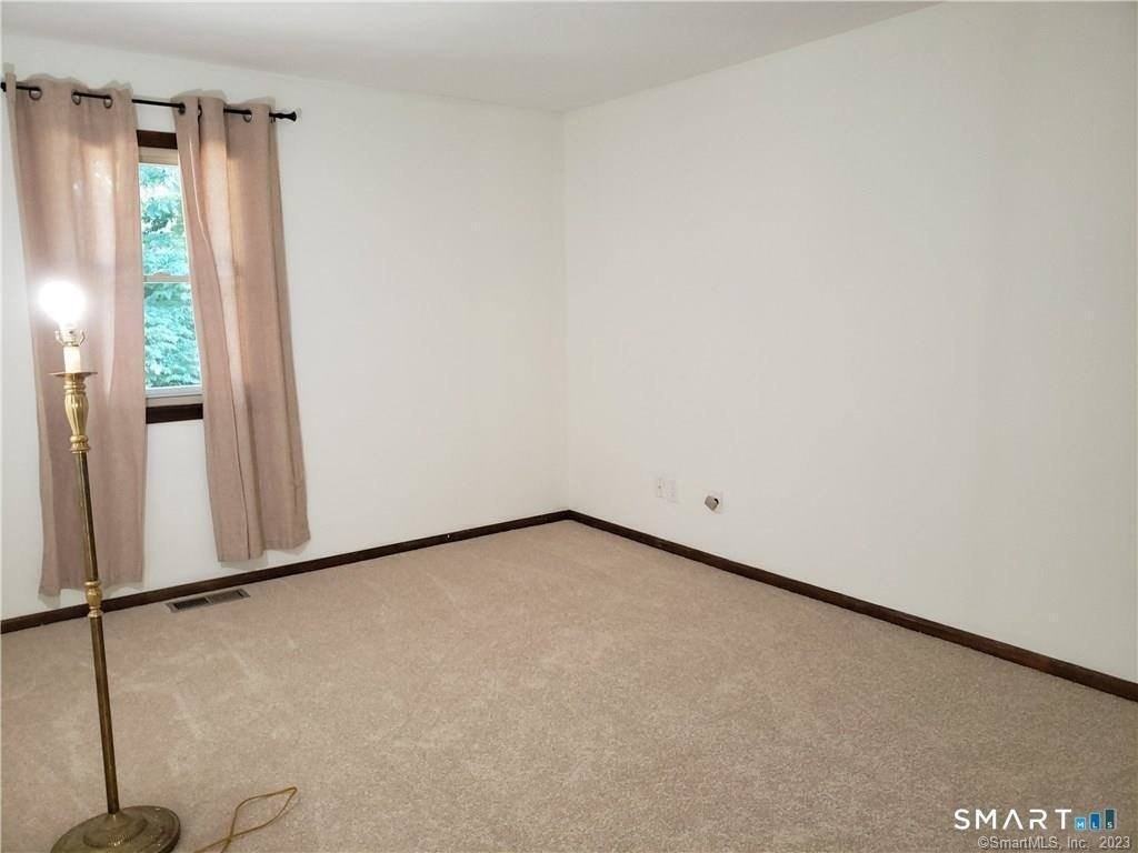 375 Glendale Ave - Photo 5 of 7