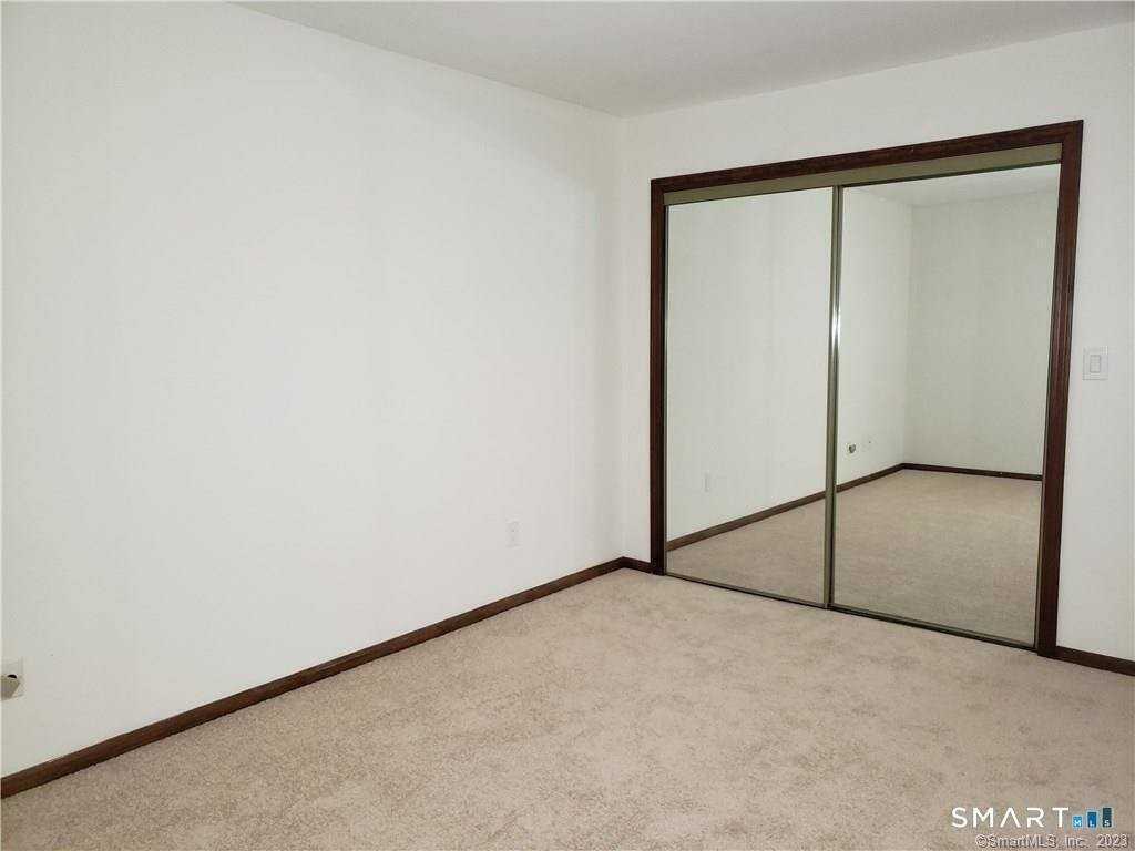 375 Glendale Ave - Photo 6 of 7