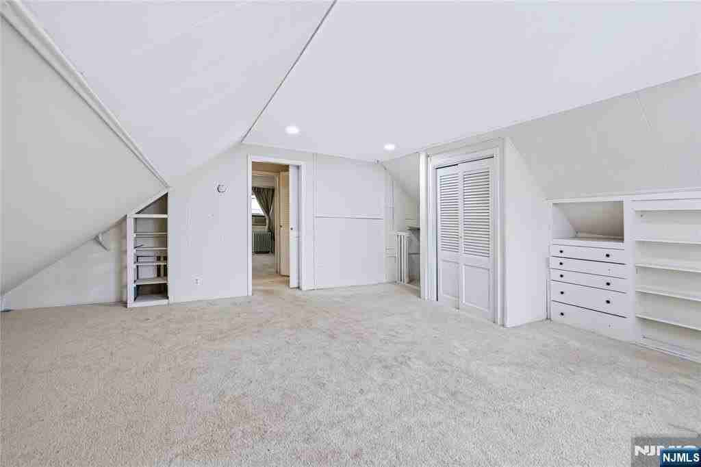 111 Paterson Ave - Photo 2 of 18