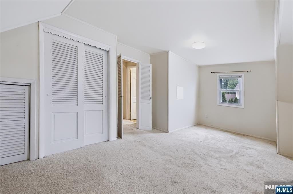 111 Paterson Ave - Photo 5 of 18
