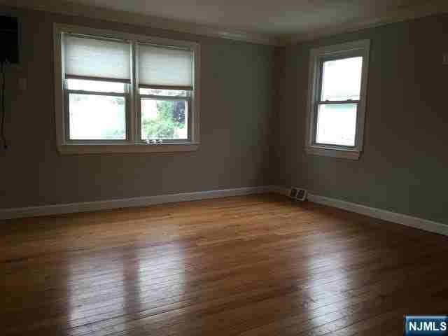 156 Corabelle Ave - Photo 6 of 11