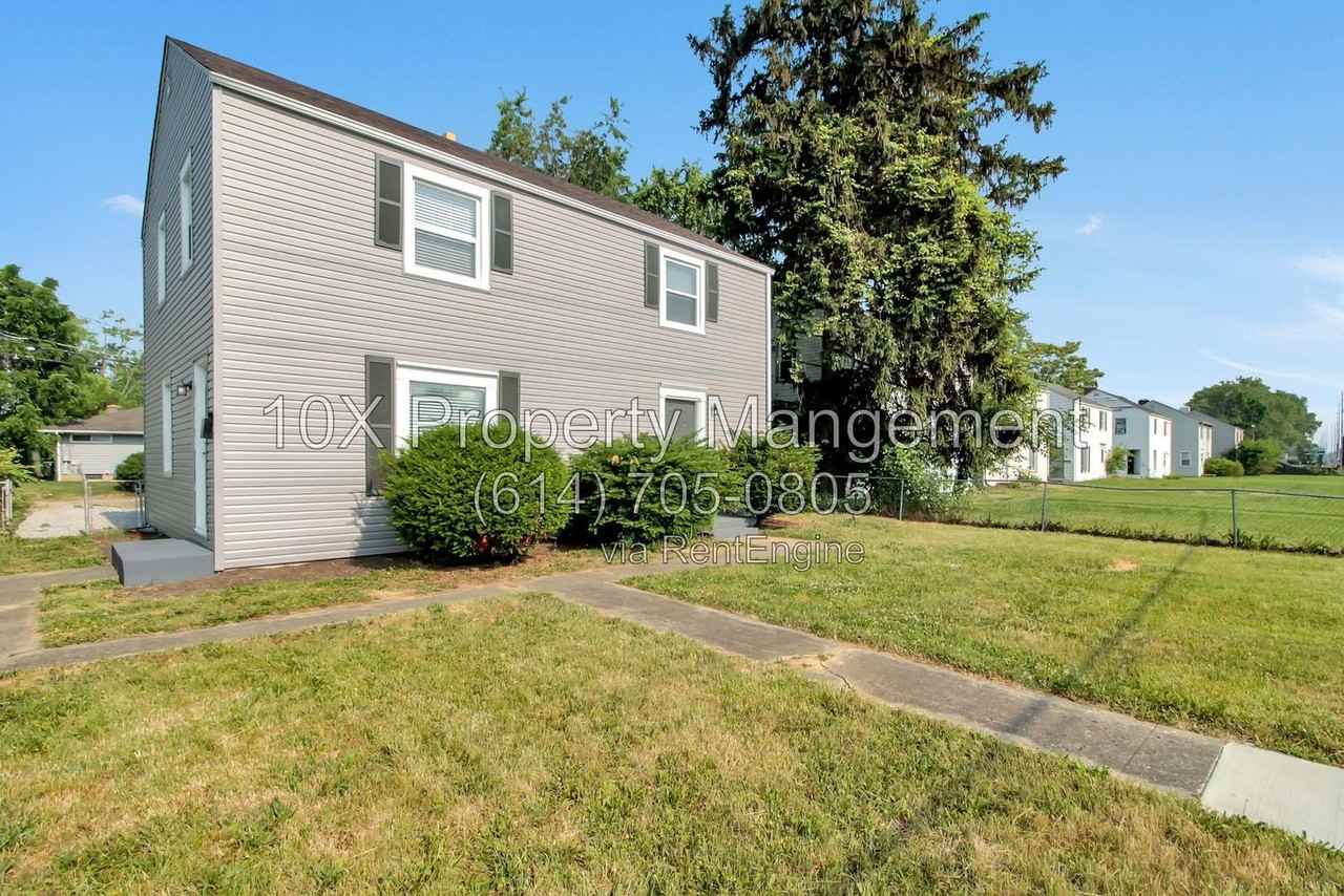 1047 S James Rd #1047 - Photo 3 of 24