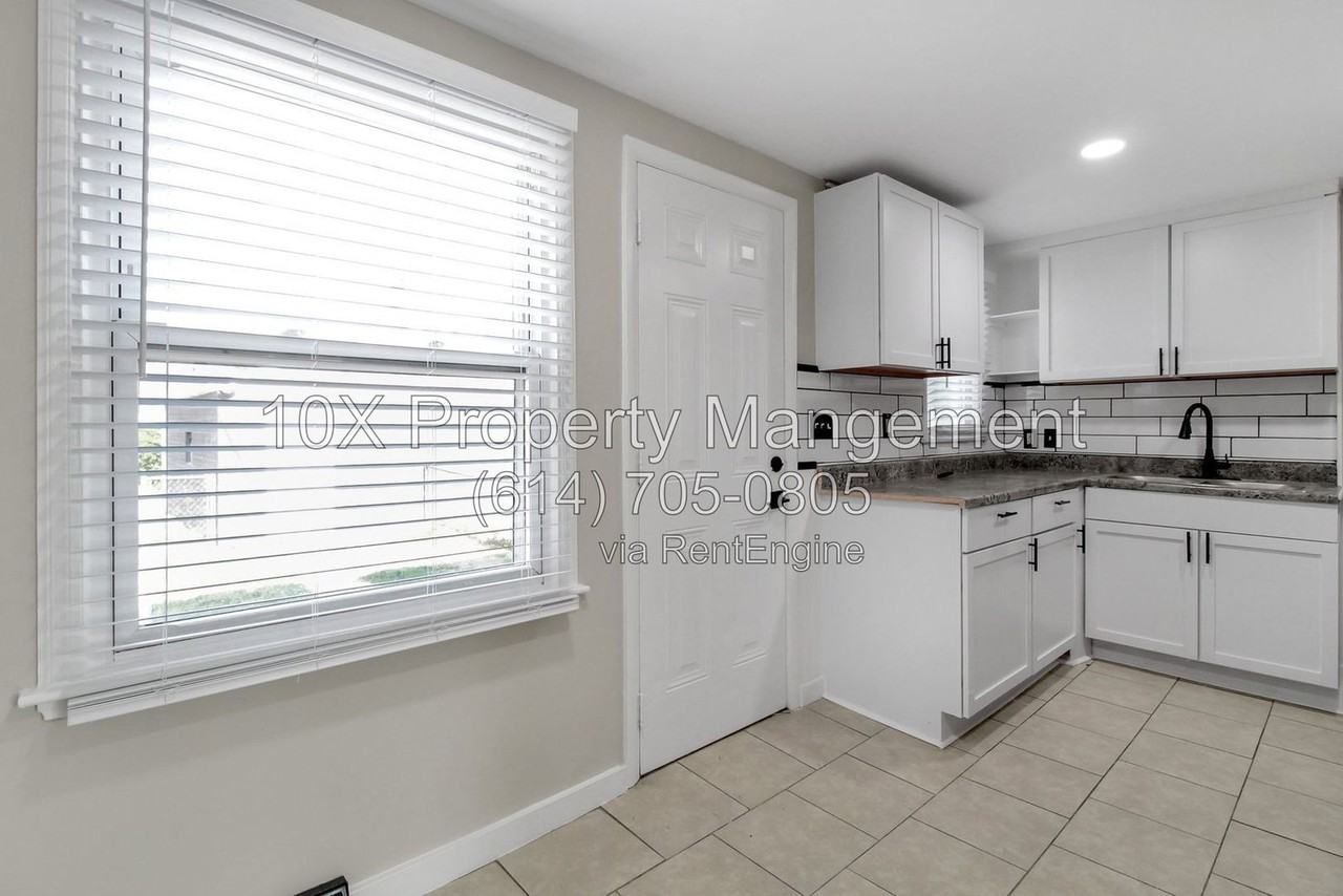 1047 S James Rd #1047 - Photo 5 of 24