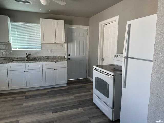 1009 S Lea Ave - Photo 7 of 8