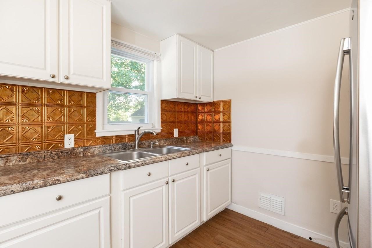 400 Colonial Dr - Photo 5 of 40