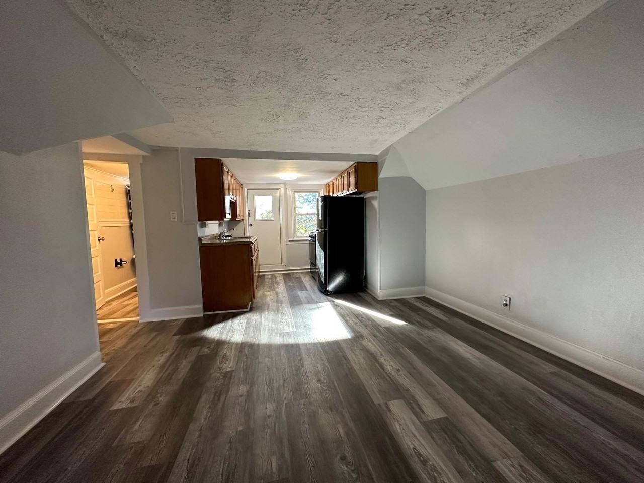 496 Kelley St - Photo 4 of 10