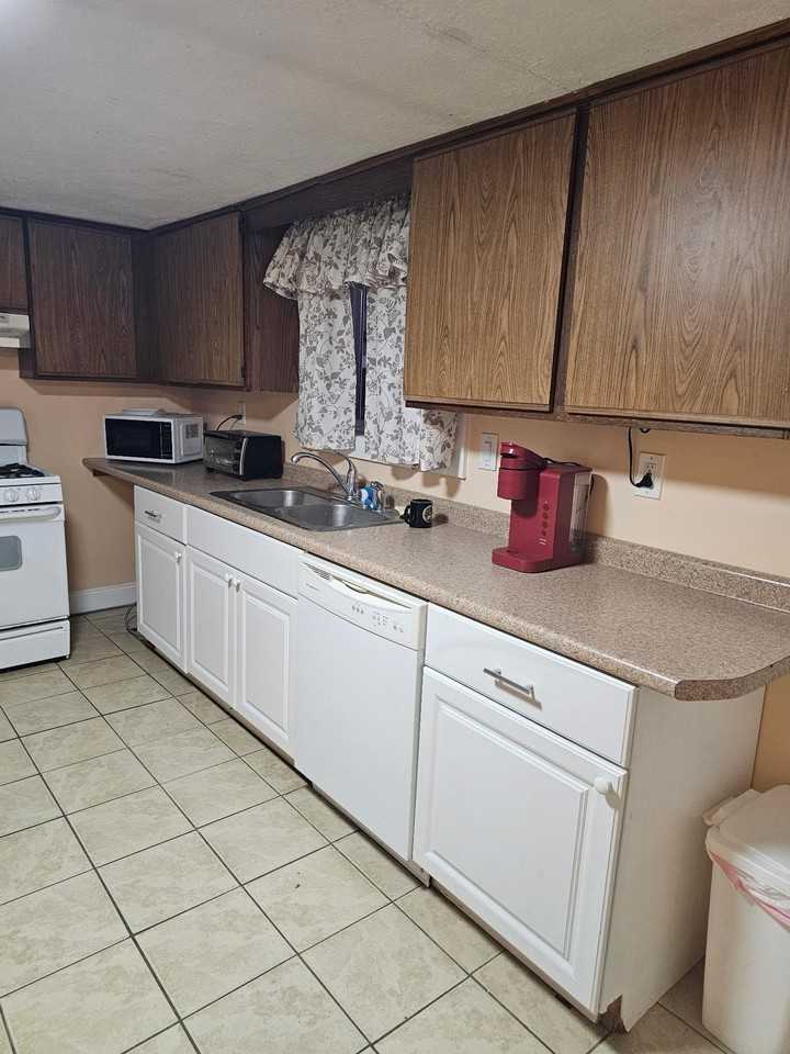 152 Ocean Dr - Photo 3 of 14