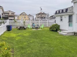 featured image of 72 N End Blvd