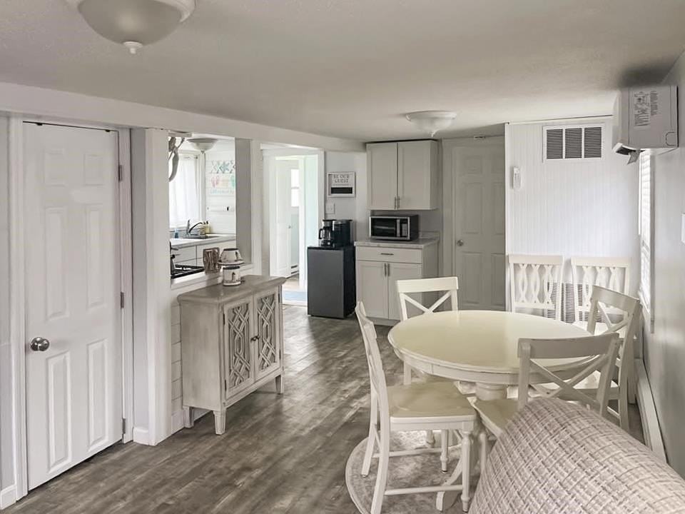 72 N End Blvd - Photo 3 of 13