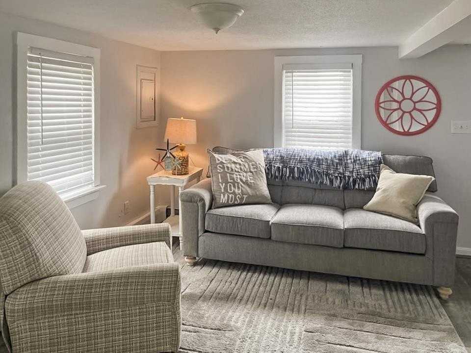 72 N End Blvd - Photo 4 of 13