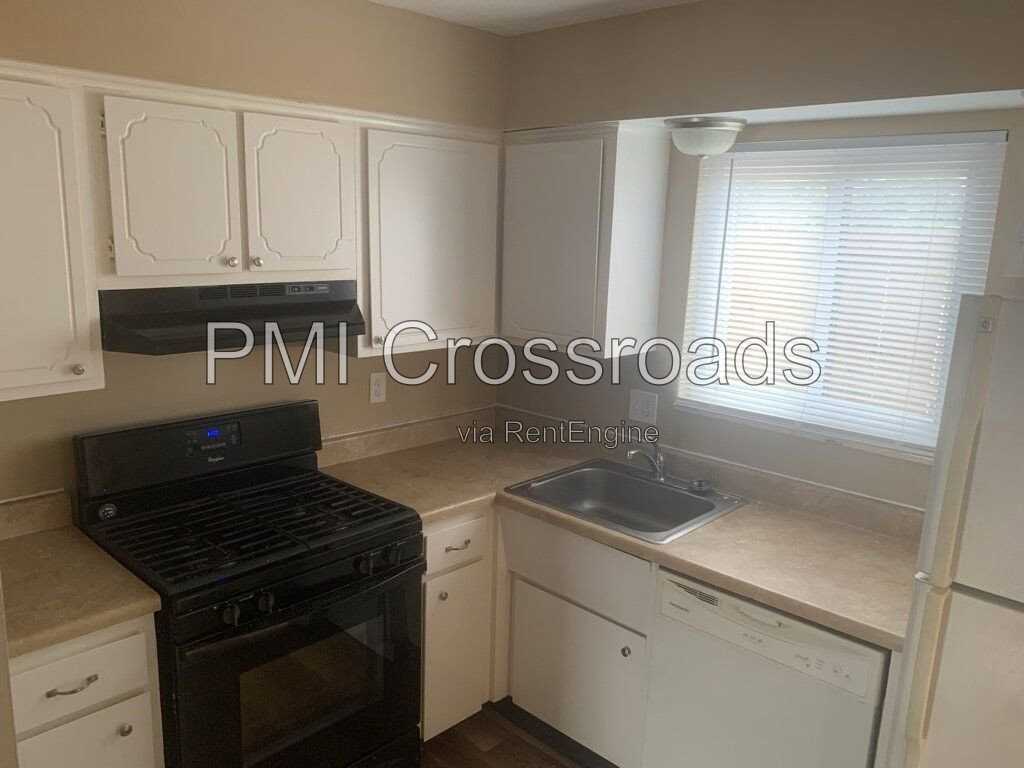6201 Stornoway Dr N - Photo 2 of 18