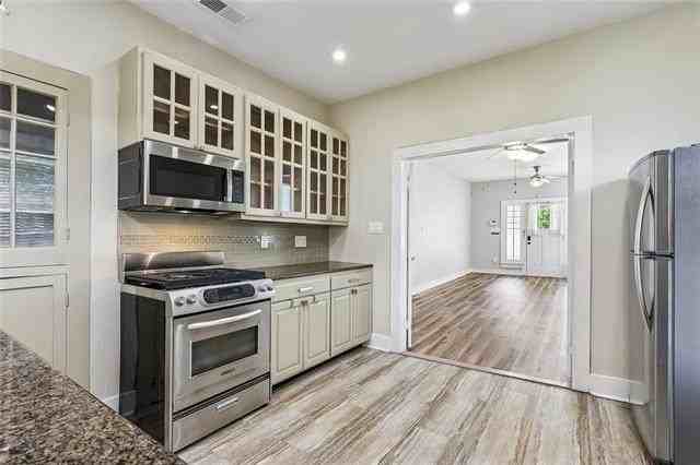 2514 S Carrollton Ave - Photo 7 of 19