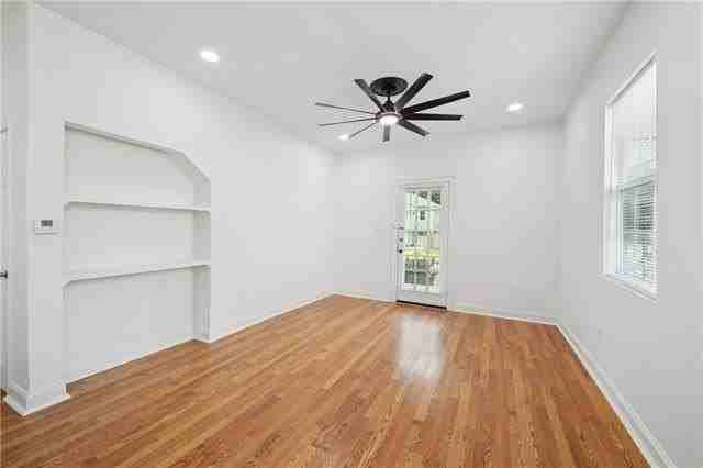 5537 Willow St - Photo 4 of 27