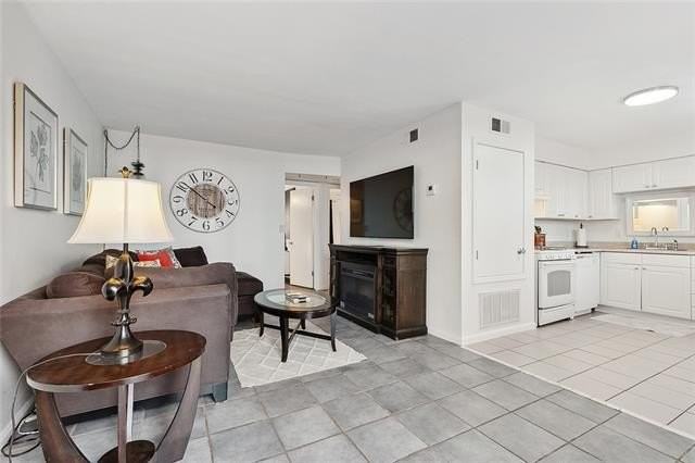 418 Pelican Ave #A - Photo 3 of 13