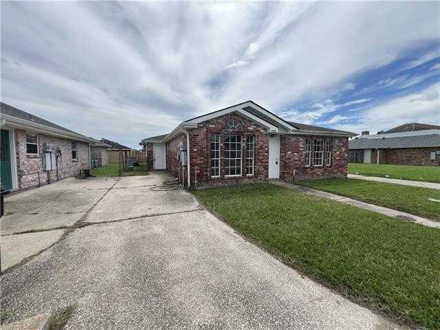 9102 Titans Dr - Photo 2 of 11