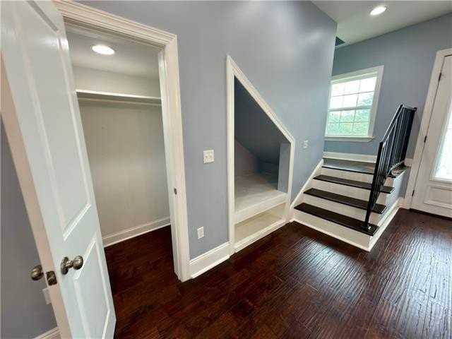 1305 Ferry Pl - Photo 7 of 21