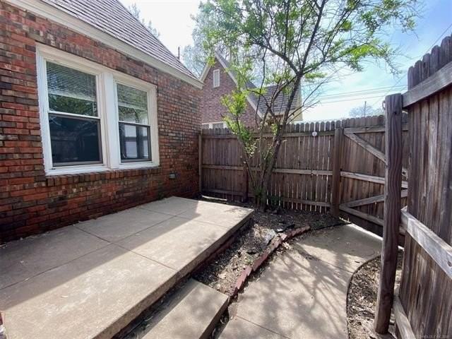 1106 E 36th St - Photo 2 of 20