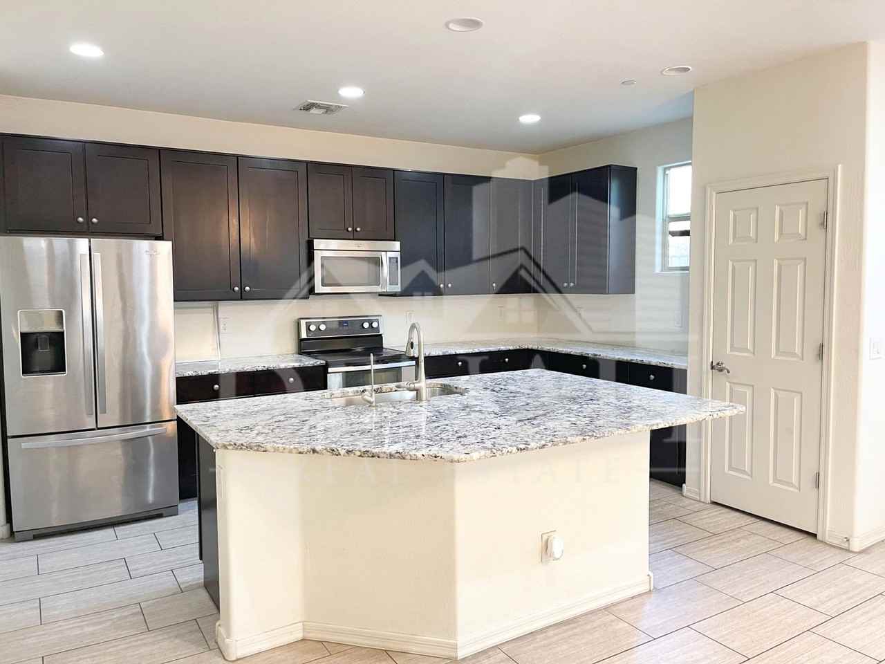 4737 E Betty Elyse Ln - Photo 2 of 22