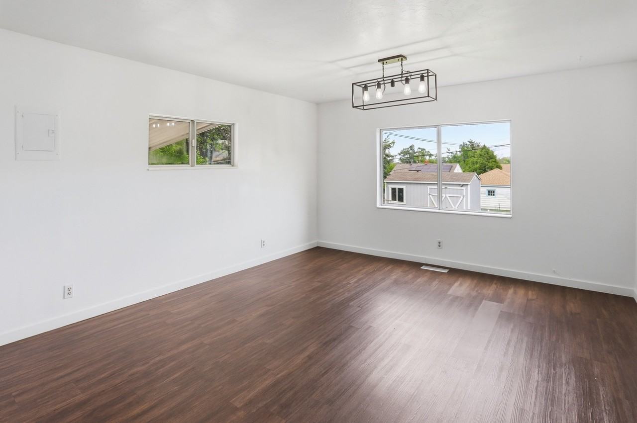 774 37th St - Photo 3 of 19