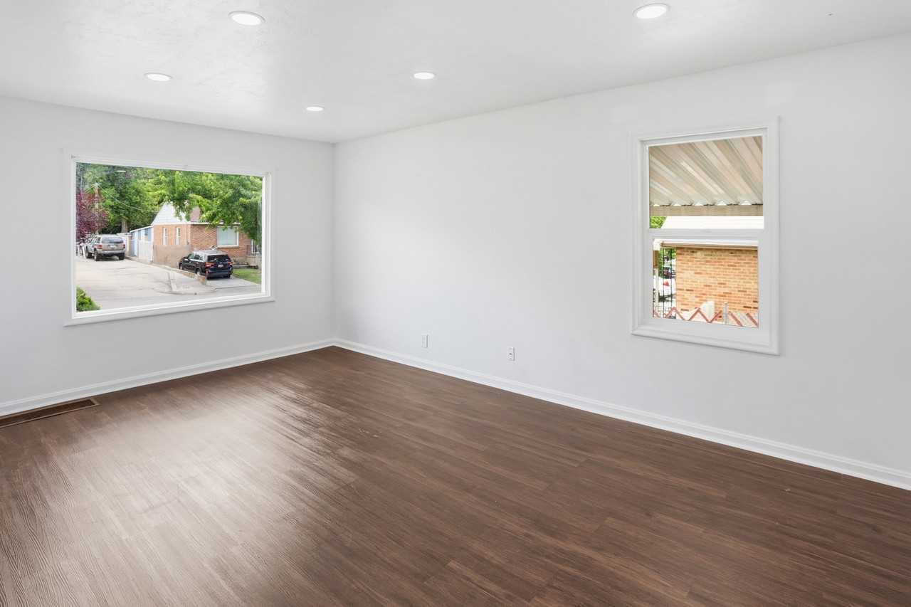 774 37th St - Photo 7 of 19