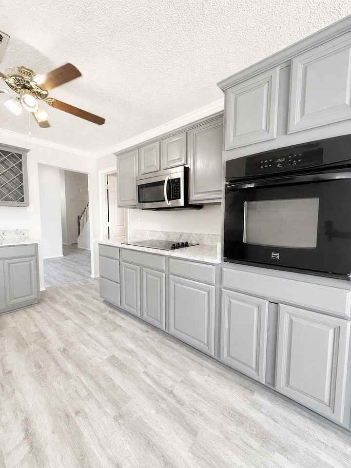 553 Raintree Cir - Photo 6 of 16