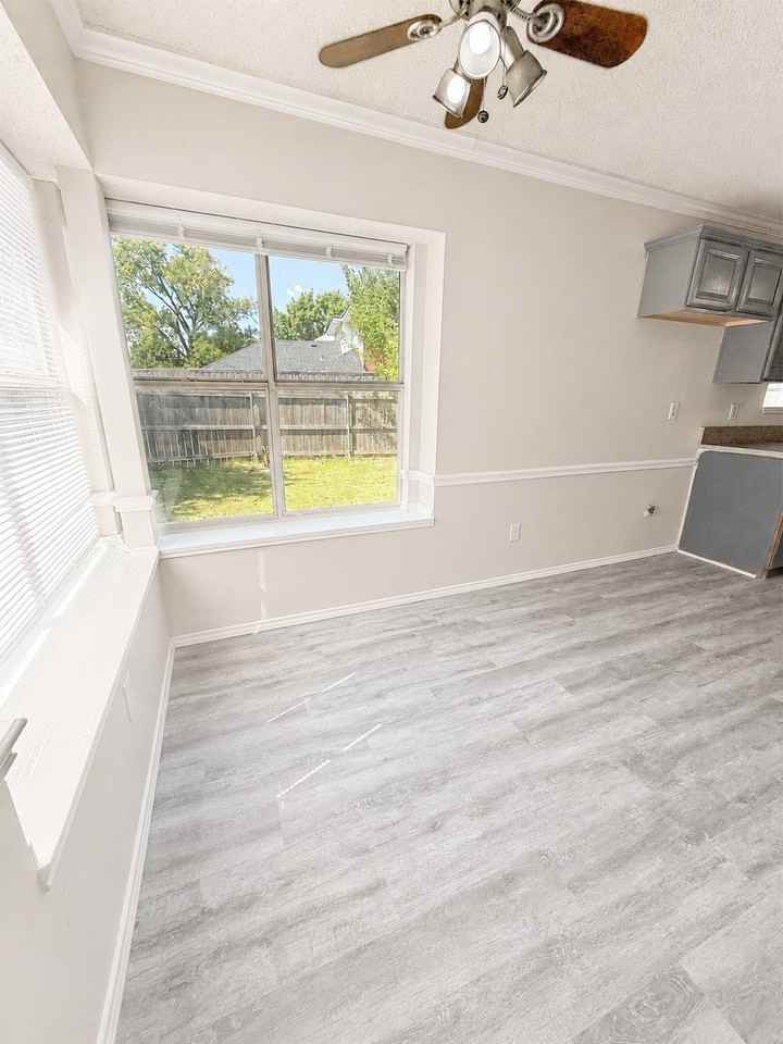 553 Raintree Cir - Photo 7 of 16